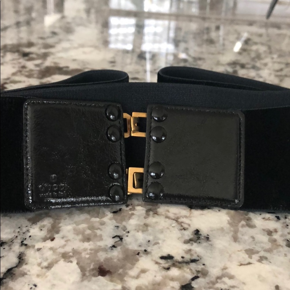 Gucci Black Velvet Gold Clasp Elastic Belt sits on hips nicely!
